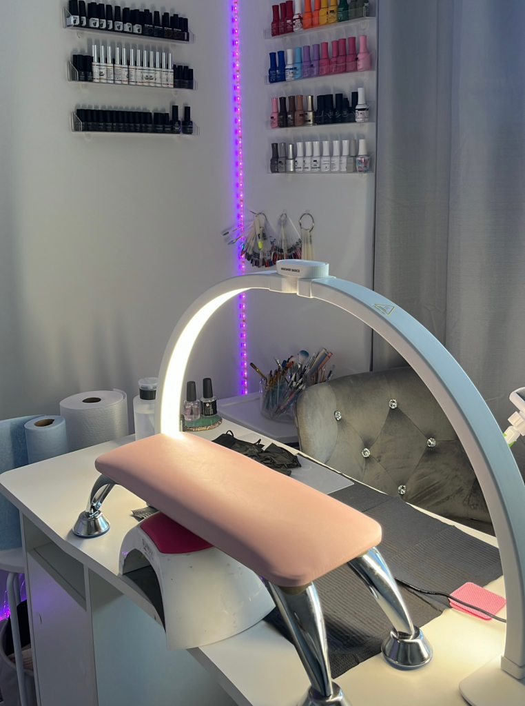 nice nail desk set up